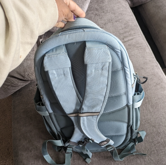 Women's TNF Recon Backpack - Picture 2 of 2